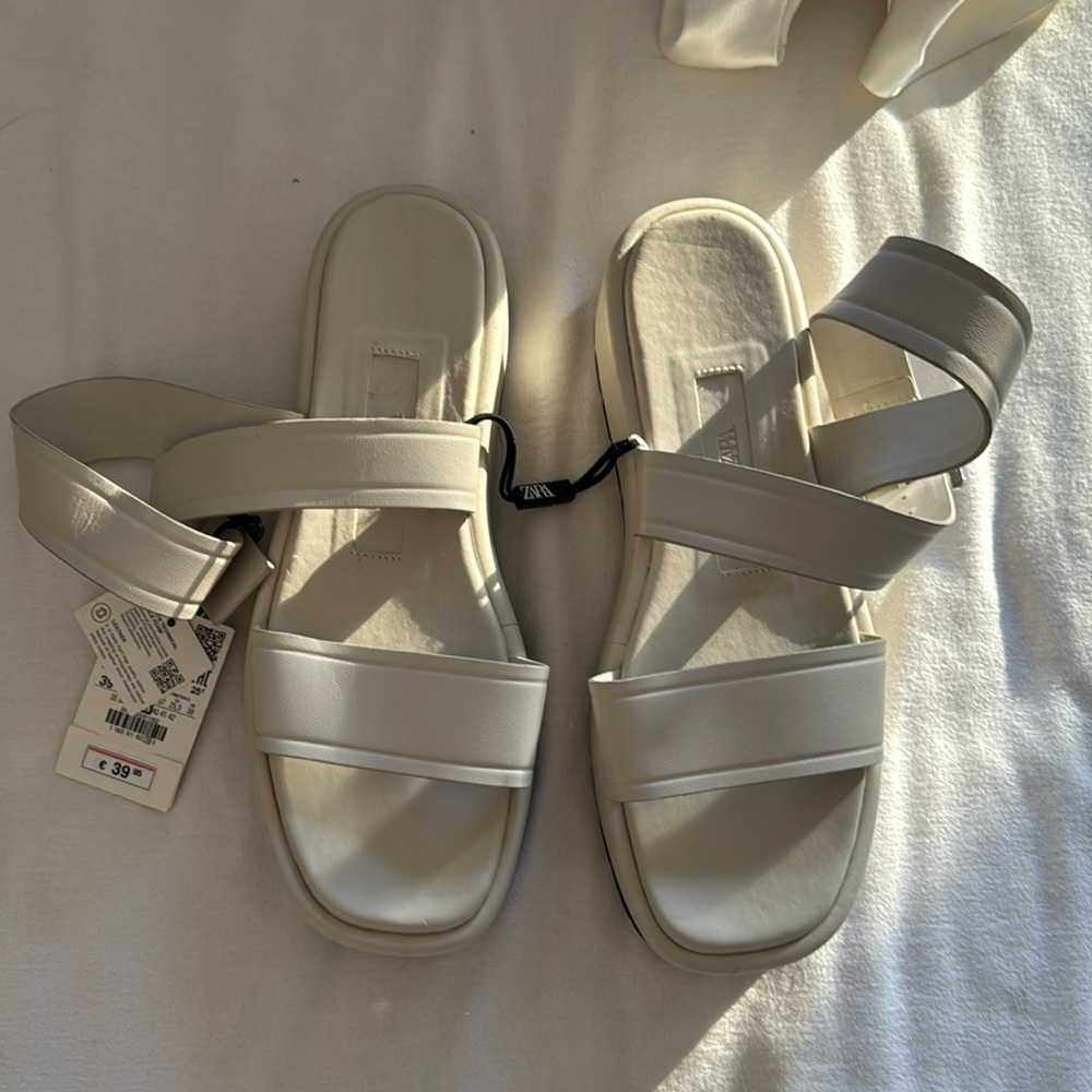 ZARA 1 1/2” platform sandal cream color